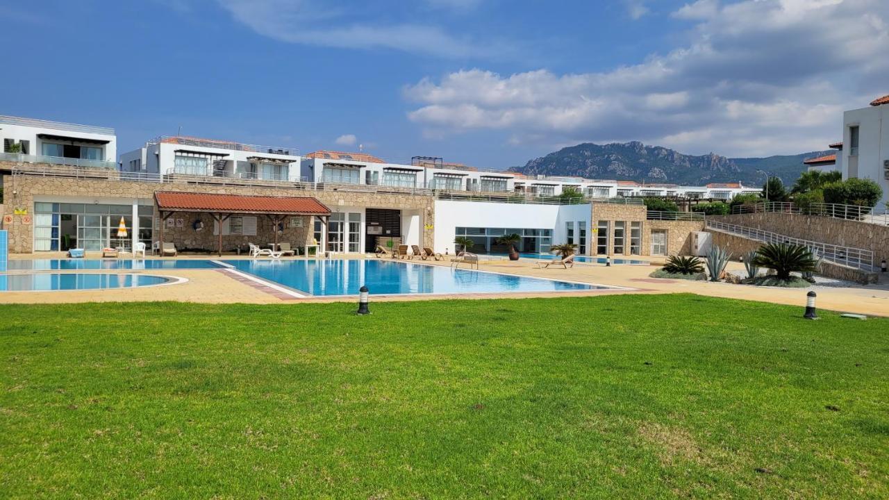 Sea And Mountain View Beachfront Penthouse Yali エクステリア 写真